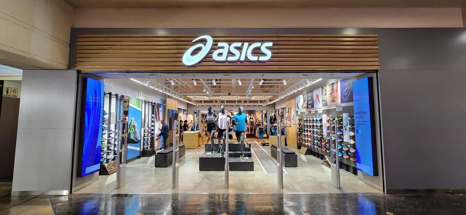 ASICS la marca japonesa de moda deportiva abrira su primera tienda en Peru Cuando y donde