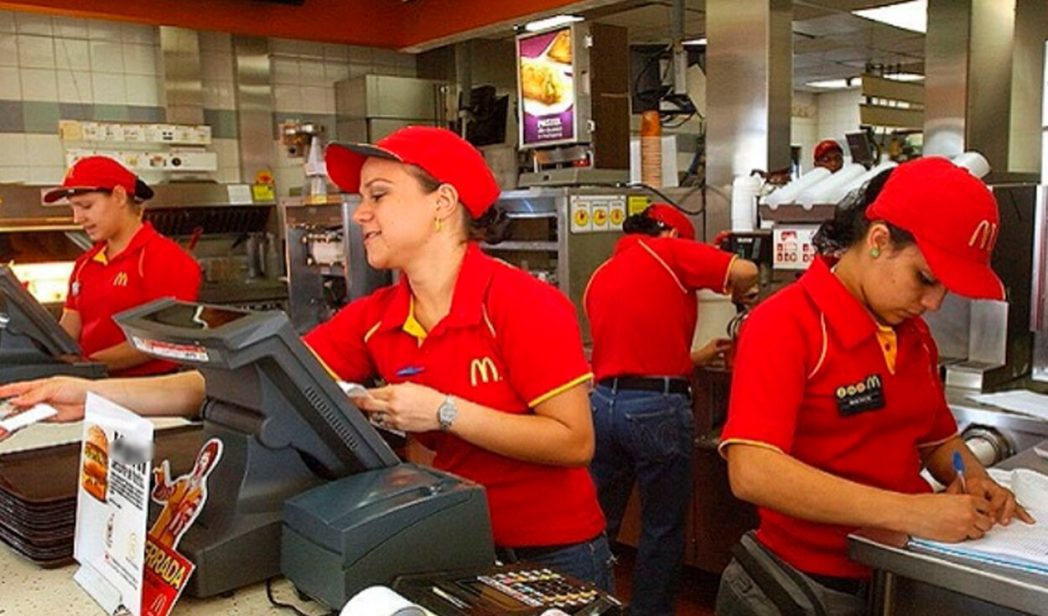 McDonald's prevé despidos en la cadena este 2023: Estas son las razones según su CEO