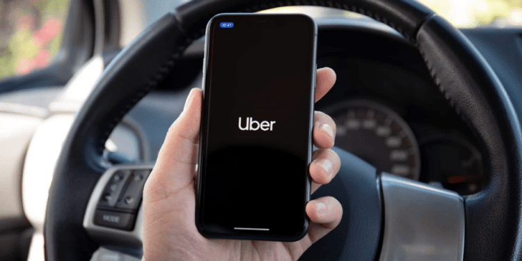 Uber también es golpeada por la crisis y se une a la ola de despidos masivos