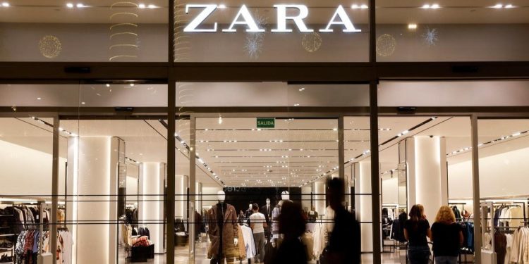 Inditex, dueña de Zara, lidera caída en Bolsa tras anunciar su salida de Argentina y Uruguay