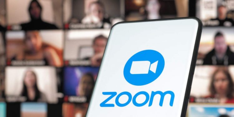 Acciones de Zoom caen 90% al desvanecerse el boom de la pandemia